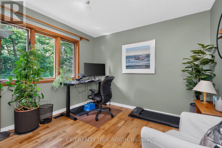 14 ROSEWOOD AVENUE, Springwater (Midhurst), Ontario, L9X0P5