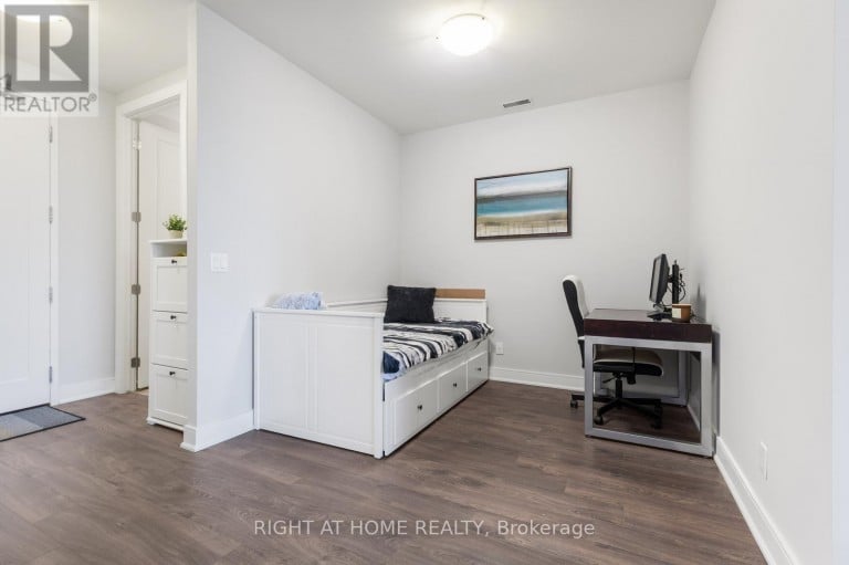 PH05 - 150 MAIN STREET W, Hamilton (Central), Ontario, L8P1H8