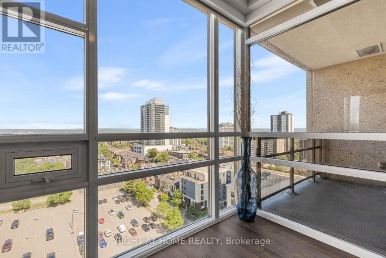 PH05 - 150 MAIN STREET W, Hamilton (Central), Ontario, L8P1H8