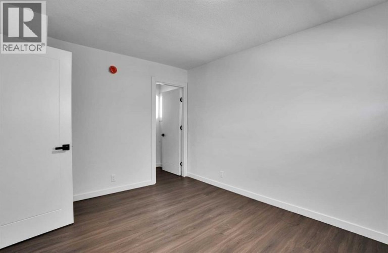 7520 7 Street SW, Calgary, Alberta, T2V1G2