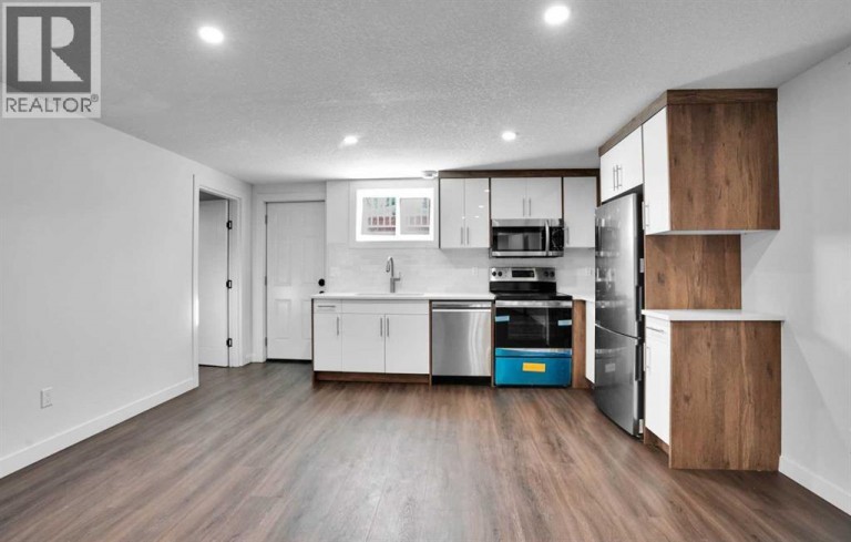 7520 7 Street SW, Calgary, Alberta, T2V1G2