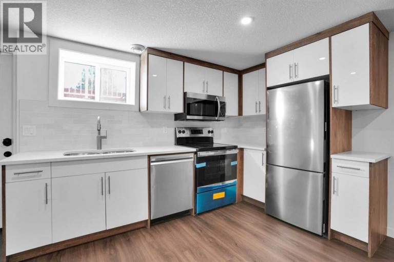 7520 7 Street SW, Calgary, Alberta, T2V1G2