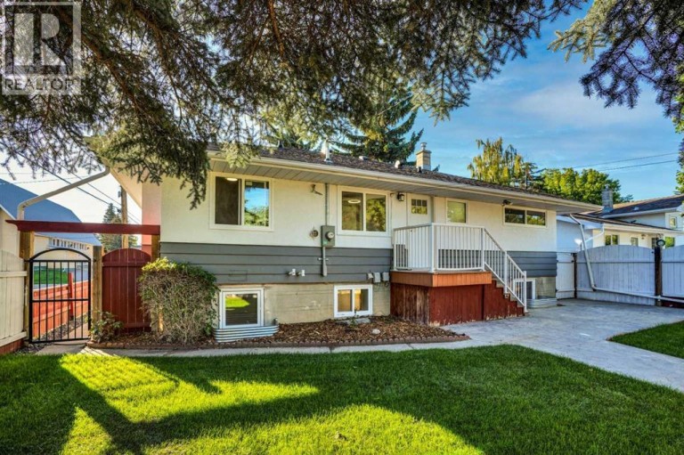7520 7 Street SW, Calgary, Alberta, T2V1G2
