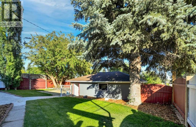 7520 7 Street SW, Calgary, Alberta, T2V1G2