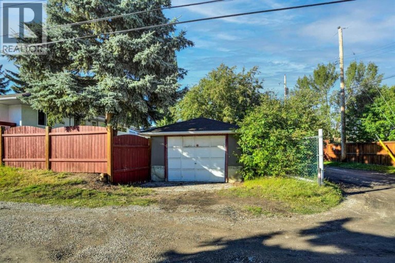 7520 7 Street SW, Calgary, Alberta, T2V1G2