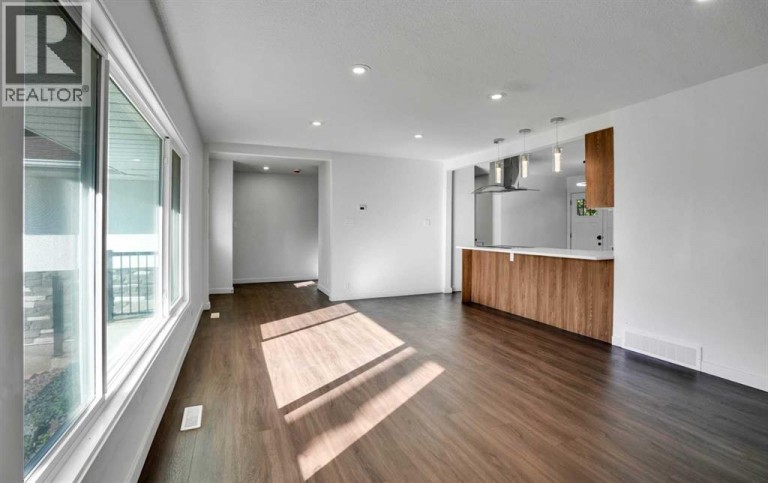 7520 7 Street SW, Calgary, Alberta, T2V1G2