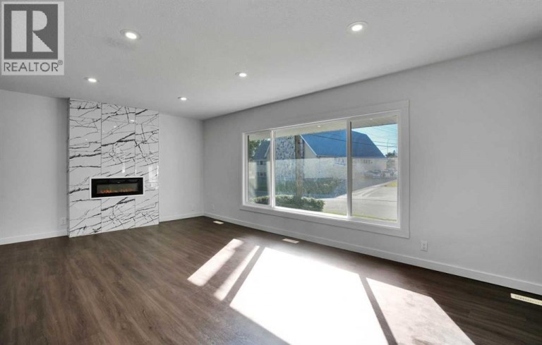 7520 7 Street SW, Calgary, Alberta, T2V1G2