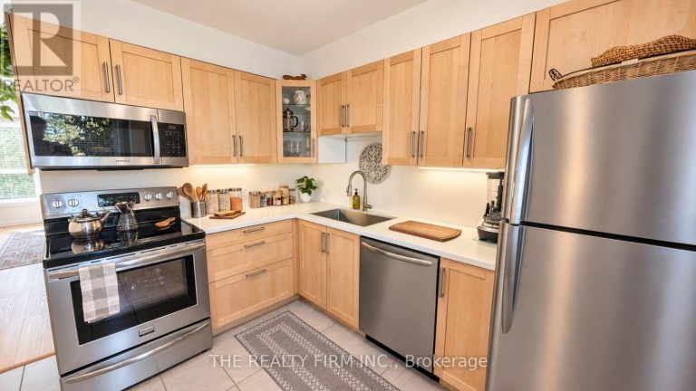 32 - 110 DEVERON CRESCENT, London South (South T), Ontario, N5Z4W7
