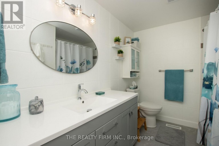 32 - 110 DEVERON CRESCENT, London South (South T), Ontario, N5Z4W7