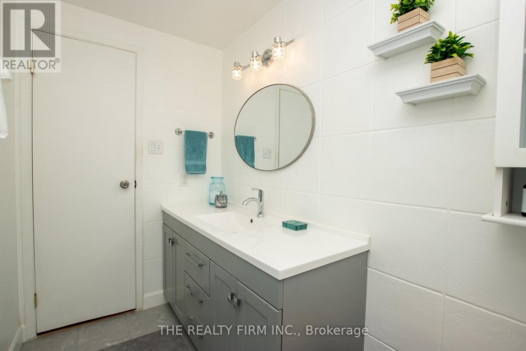 32 - 110 DEVERON CRESCENT, London South (South T), Ontario, N5Z4W7