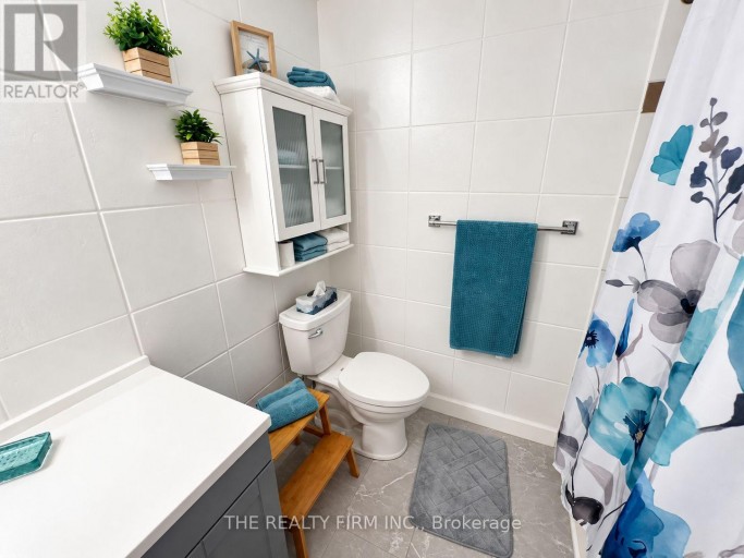 32 - 110 DEVERON CRESCENT, London South (South T), Ontario, N5Z4W7