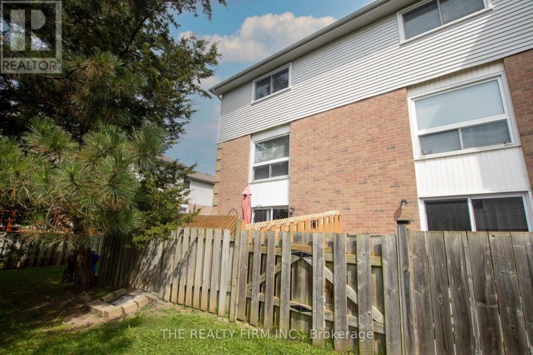 32 - 110 DEVERON CRESCENT, London South (South T), Ontario, N5Z4W7