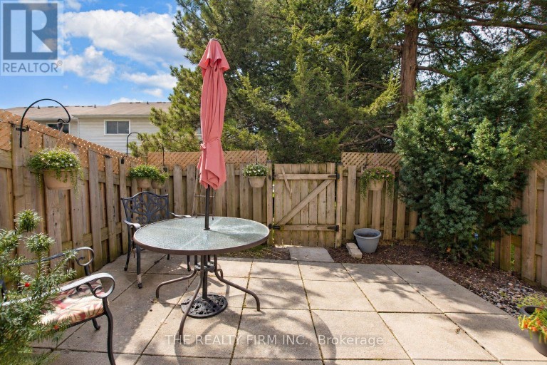 32 - 110 DEVERON CRESCENT, London South (South T), Ontario, N5Z4W7