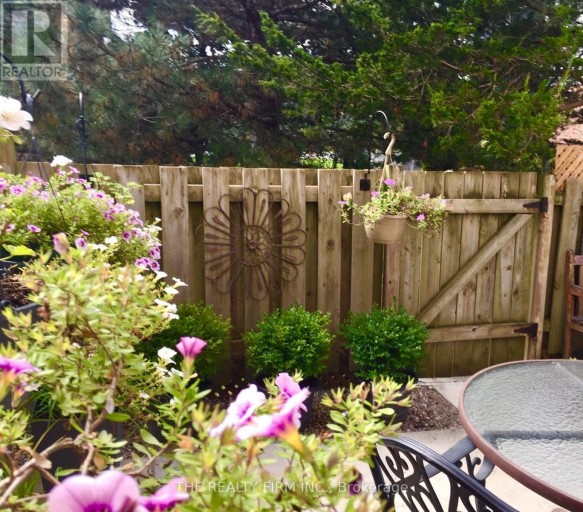 32 - 110 DEVERON CRESCENT, London South (South T), Ontario, N5Z4W7
