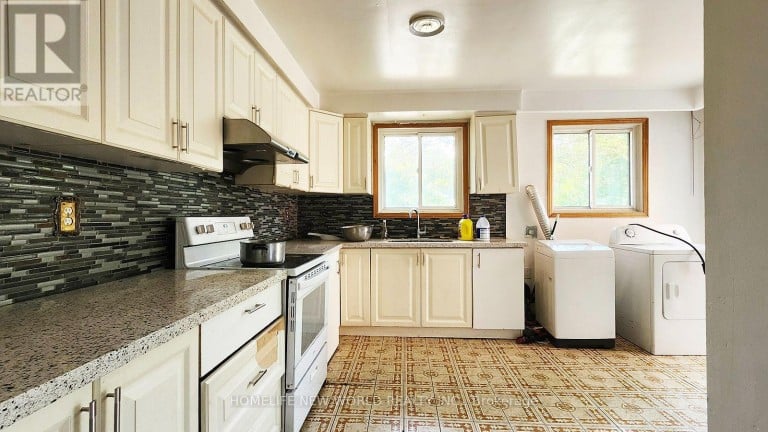 2 ARKONA DRIVE, Toronto (Tam O'Shanter-Sullivan), Ontario, M1T1X3