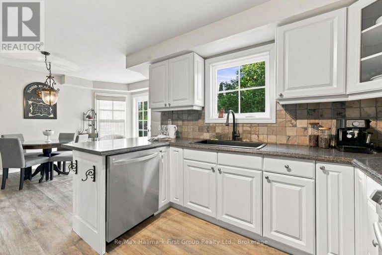 703 CARLISLE STREET, Cobourg, Ontario, K9A5E4