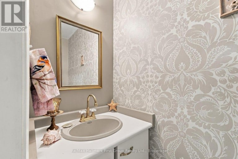 703 CARLISLE STREET, Cobourg, Ontario, K9A5E4