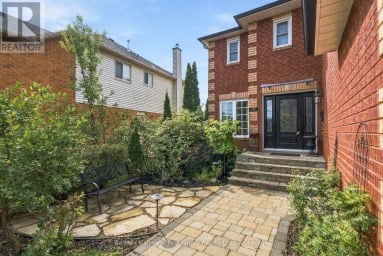703 CARLISLE STREET Cobourg Ontario photo 2