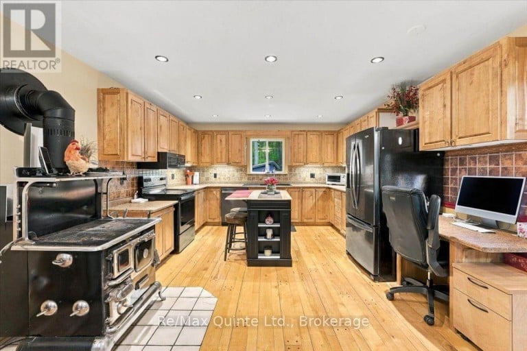 578 OLD APSLEY ROAD, North Kawartha, Ontario, K0L1A0