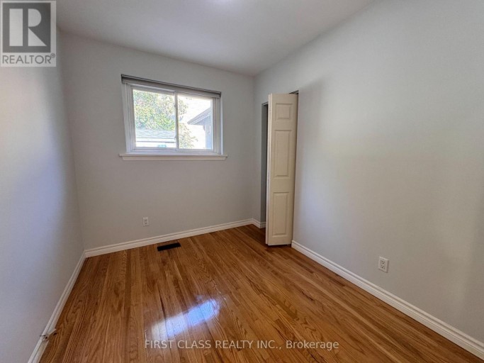 16 TRAILSIDE DRIVE, Toronto (Don Valley Village), Ontario, M2J2C9