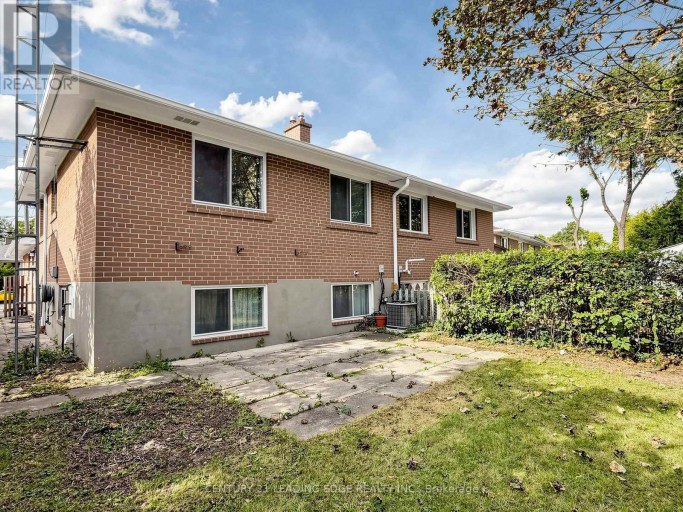 219 LYNEDOCK CRESCENT, Toronto (Parkwoods-Donalda), Ontario, M3A2B5