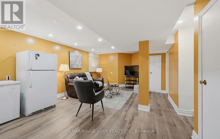 33 RANGELEY DRIVE, Toronto (Rouge), Ontario, M1B5C2