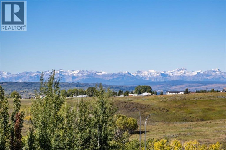 2203, 15 Sunset Square, Cochrane, Alberta, T4C0E7