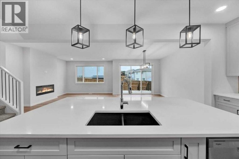 75 Versant Rise SW, Calgary, Alberta, T2Y0Z1