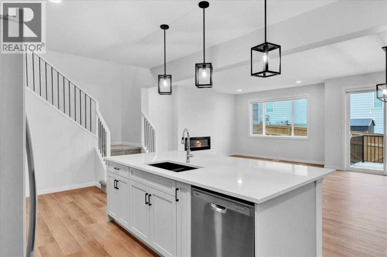 75 Versant Rise SW, Calgary, Alberta, T2Y0Z1
