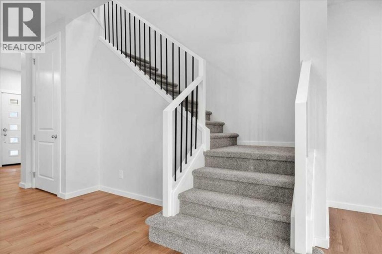 75 Versant Rise SW, Calgary, Alberta, T2Y0Z1