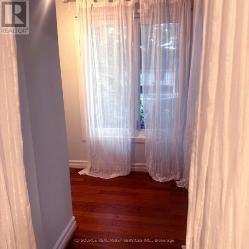 UPPER - 62 FERNWOOD PARK AVENUE, Toronto (The Beaches), Ontario, M4E3G1