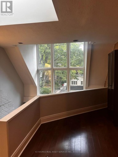 UPPER - 62 FERNWOOD PARK AVENUE, Toronto (The Beaches), Ontario, M4E3G1