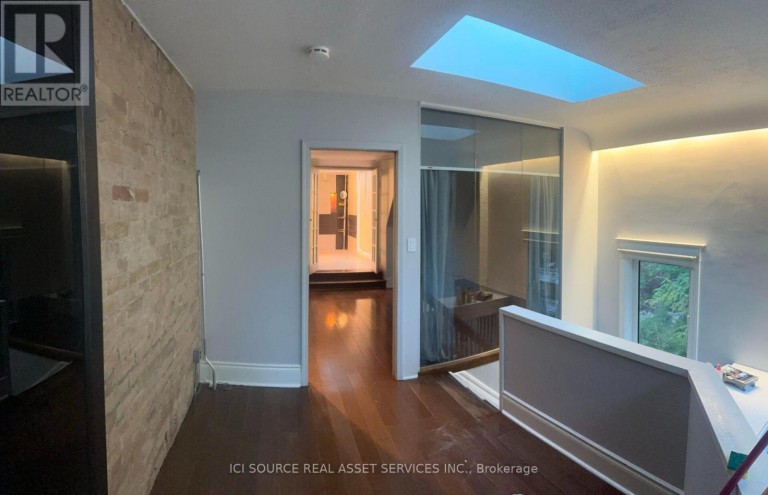UPPER - 62 FERNWOOD PARK AVENUE, Toronto (The Beaches), Ontario, M4E3G1