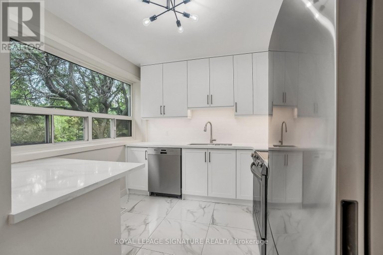155 THREE VALLEYS DRIVE, Toronto (Parkwoods-Donalda), Ontario, M3A3C1
