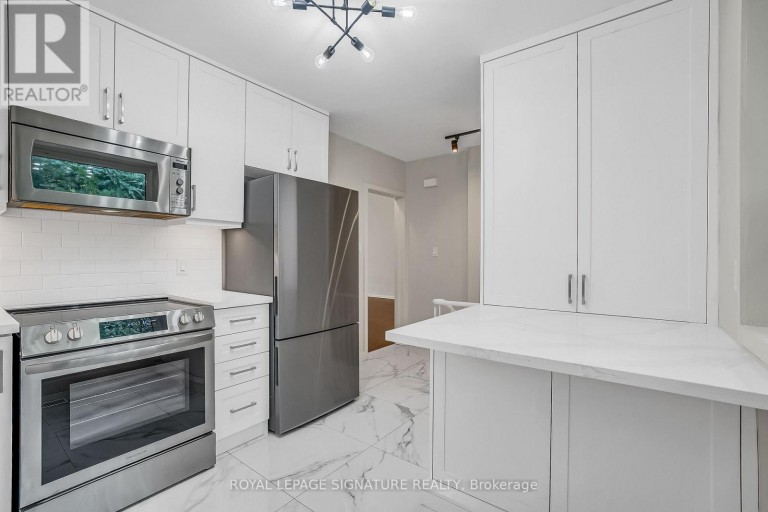 155 THREE VALLEYS DRIVE, Toronto (Parkwoods-Donalda), Ontario, M3A3C1
