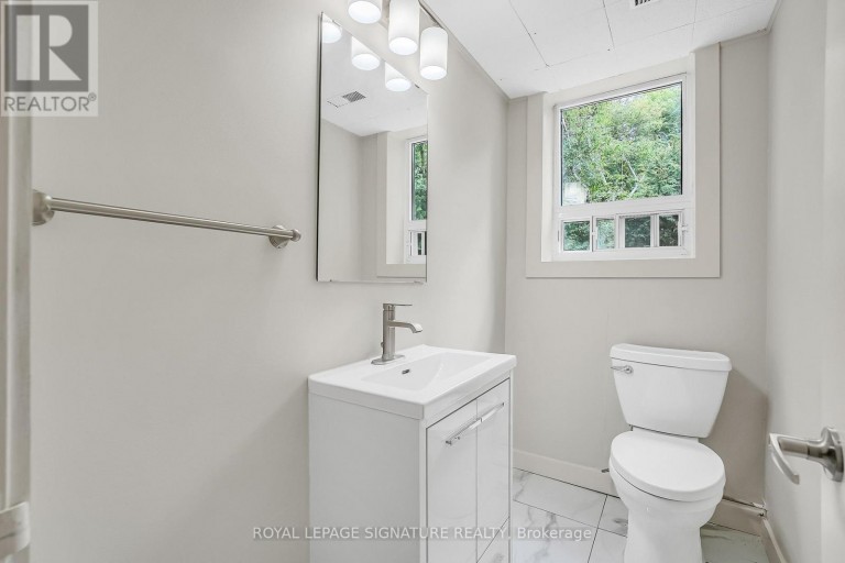 155 THREE VALLEYS DRIVE, Toronto (Parkwoods-Donalda), Ontario, M3A3C1