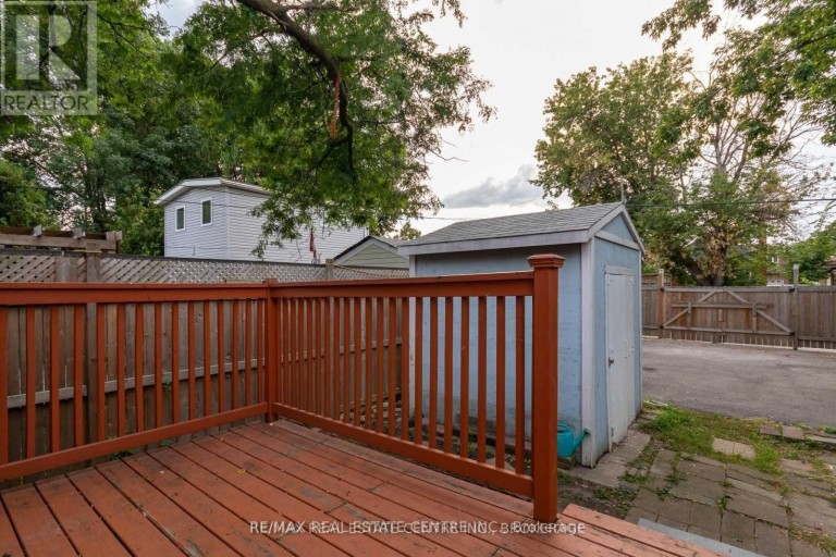 295 STRATHEARN AVENUE, Hamilton (Homeside), Ontario, L8H5K8