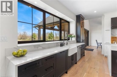 742 COUNTRY SQUIRE Road Waterloo Ontario photo 15