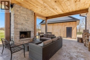 742 COUNTRY SQUIRE Road Waterloo Ontario photo 48