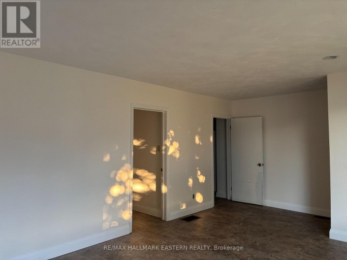 MAIN FLOOR UNIT - 893 FORD STREET, Peterborough (Otonabee Ward 1), Ontario, K9J5V2