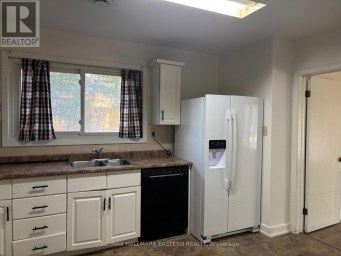 MAIN FLOOR UNIT - 893 FORD STREET Peterborough (Otonabee Ward 1) Ontario photo 4