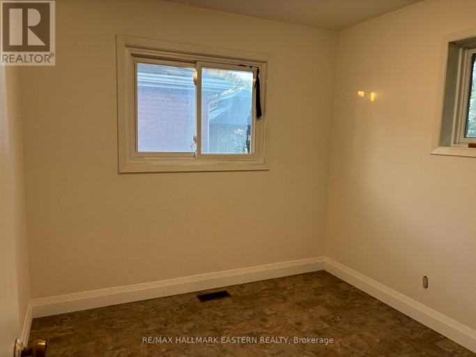 MAIN FLOOR UNIT - 893 FORD STREET, Peterborough (Otonabee Ward 1), Ontario, K9J5V2