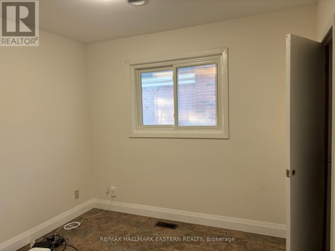 MAIN FLOOR UNIT - 893 FORD STREET, Peterborough (Otonabee Ward 1), Ontario, K9J5V2
