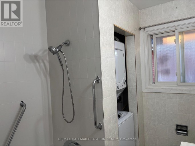 MAIN FLOOR UNIT - 893 FORD STREET, Peterborough (Otonabee Ward 1), Ontario, K9J5V2
