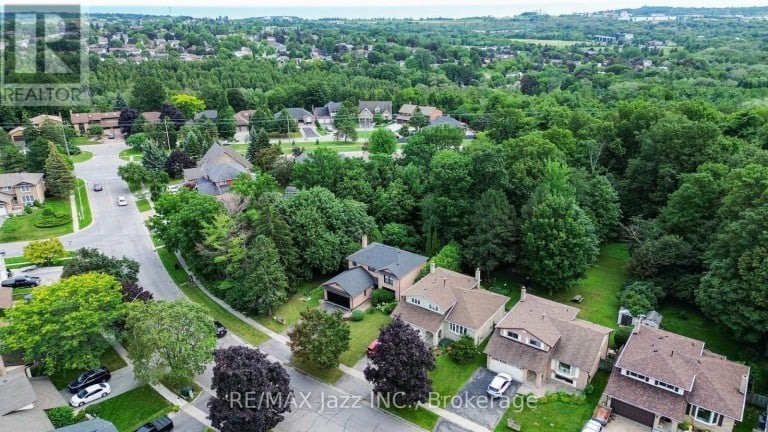 262 ATHABASCA STREET, Oshawa (Donevan), Ontario, L1H8E4