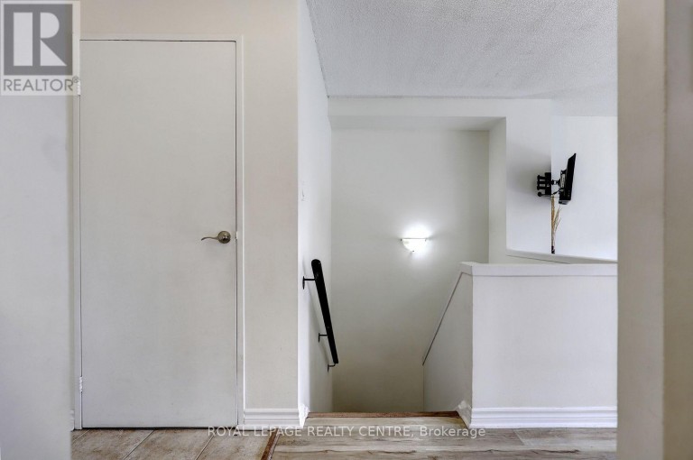 201 - 1000 CEDARGLEN GATE, Mississauga (Erindale), Ontario, L5C3Z5
