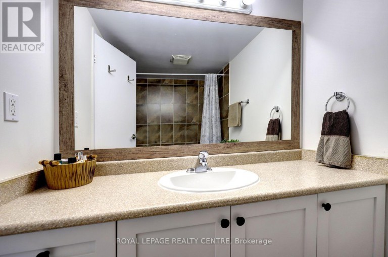 201 - 1000 CEDARGLEN GATE, Mississauga (Erindale), Ontario, L5C3Z5