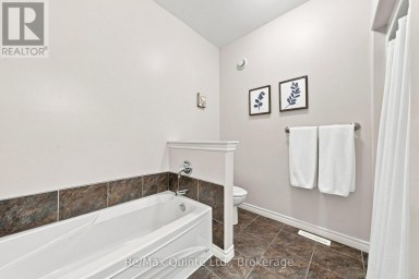 31 ESSEX DRIVE Belleville (Thurlow Ward) Ontario photo 24