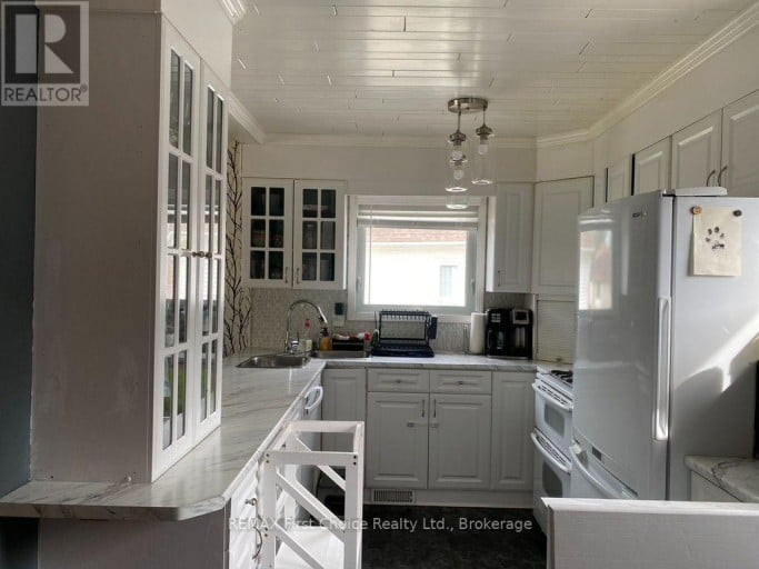 72 BROMPTON ROAD, Red Rock, Ontario, P0T2P0