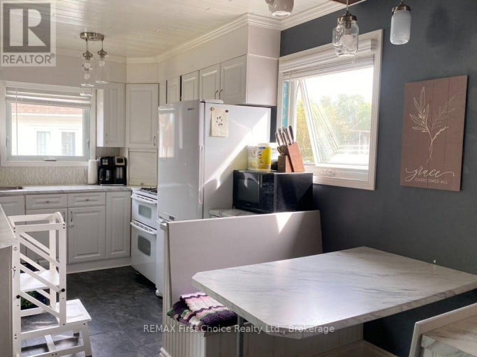 72 BROMPTON ROAD, Red Rock, Ontario, P0T2P0